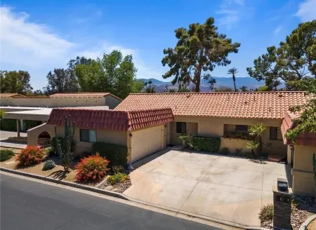 NEW! Peaceful Waterfront Getaway (pet-friendly) Отели рядом с достопримечательностью «Палм-Дезерт Палмс»