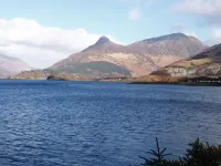 Tranquil surroundings close to the Loch beach access only 10 miles to Ben Nevis.