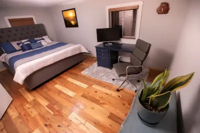 Bowie & Jay's Beach House - Pet Friendly Hotels near Redwood Sky Walk at Sequoia Park Zoo