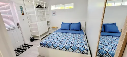 Private 1 bedroom apt/full kitchen/big shower.