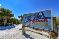 Coastal Retreat 3/2 Near Beaches & Downtown