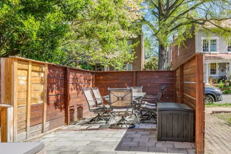 3-Bed Grace Street Getaway in Museum District Отели рядом с достопримечательностью «Университет Ричмонд»