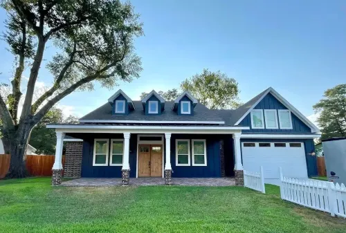 Four Bedroom Downtown Tomball Cottage