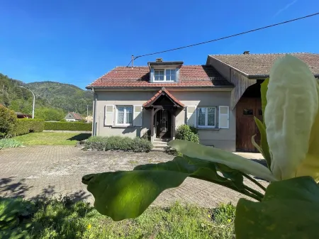 Calm, spacious and relaxing holiday home in the heart of the Vosges mountains Отели в г. Крют