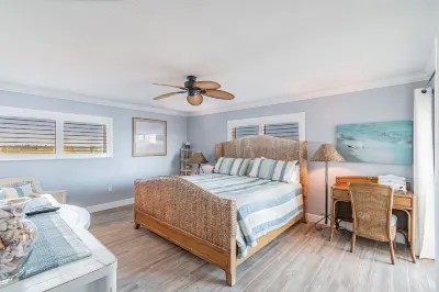 Stunning and completely updated Redington Beach condo! Hotels near Redington Shores Beach Access