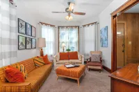 Charming Victorian 2 min downtown, close to Palmer