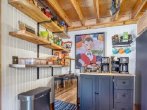 The Douglas Boathouse! Amazing location/ Sleeps 20 in comfort/ all ages friendly Hotels in Douglas