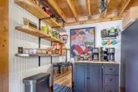 The Douglas Boathouse! Amazing location/ Sleeps 20 in comfort/ all ages friendly