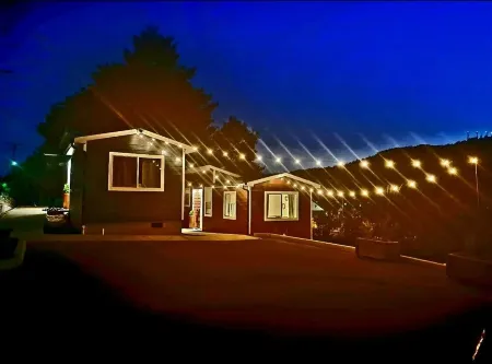 Red Tiny Twins, Downtown Eco & Pet Friendly Stay