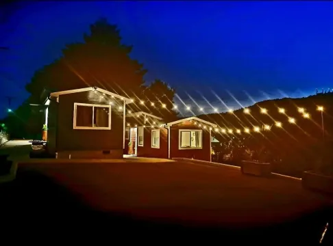 Downtown Stay at the Red Tiny Twin!