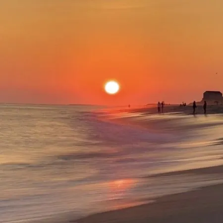 Have it all! The perfect Nantucket getaway for stunning ocean views and beaches!