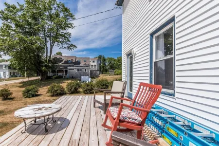 Updated Long Island Maine Cottage