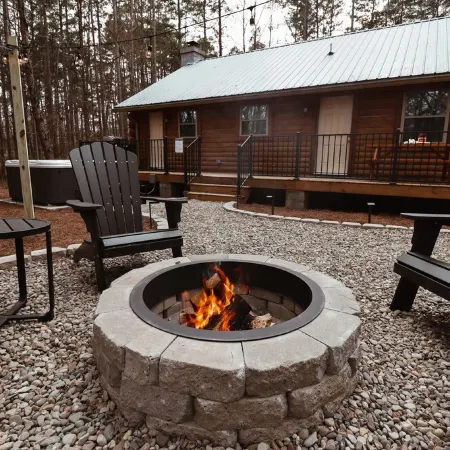 The Cabin At Hurdle Mills - Hot Tub & Fire Pit