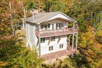 SkiView Cabin - 4BR, Cozy and Modern ~ Sleeps 10