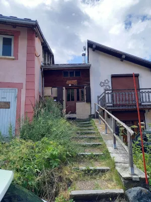 La Frisanfave. Maison Ancienne au Cœur du Village. Spacieuse et Confortable Hotels in Abries