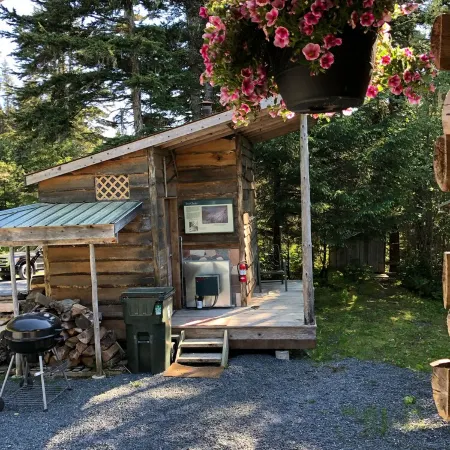 Beautiful Mountain Top Cabin with amazing views and private peaceful setting!
