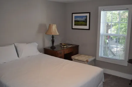 Downtown Carrollton - Backyard Bungalow