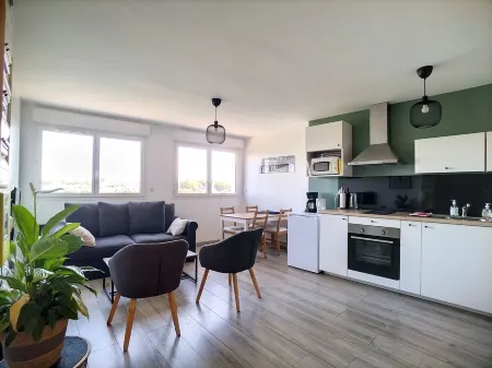 Beautiful duplex apartment near the sea (the stopover)