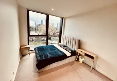 Modern Apartment With Gym, Sauna, Pool & City Access Hotels near South Melbourne Night Market