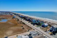 2nd Row, 2 minute walk to sand, Pool, Sleeps 6, - Downstairs