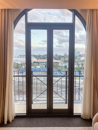 Jolimont Views - Centrally located top floor apt overlooking MCG/Rod Laver Отели рядом с достопримечательностью «Беррарунг Марр»