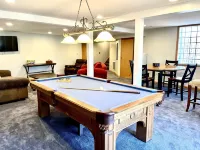 Luxury Wintergreen 5Br • Hot Tub • Sleeps 16+ • Dog Friendly