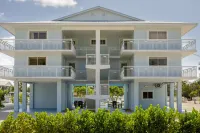 Jaw-dropping Canal View Key Largo Boat Slip, Bay