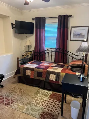 DT Orlando 3 Miles, Relax Water View Deck. Walk to many restaurants, fast foods Hotel a Edgewood