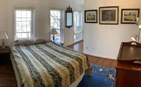 Historic cobblestone street Captain's Row townhouse