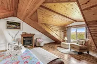 6 bedroom spacious cabin near Watson Lake, sleeps 14