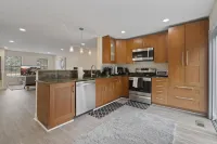 Premium Modern TH • Near Dulles Airport • 2 Free Parking