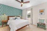 NEW Trendy Midtown Vibes Townhouse, Fenced Yard