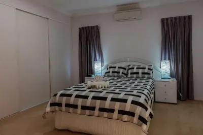 Executive Marina Townhouse Hotels near Seacrest Shopping Centre