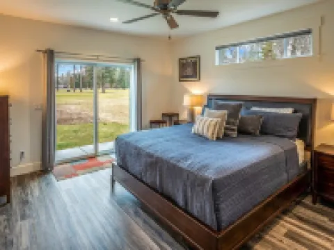Fairway Retreat with Hot Tub on the Golf Course Hotels in Ponderay