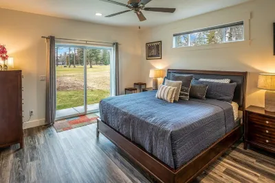 Fairway Retreat with Hot Tub on the Golf Course