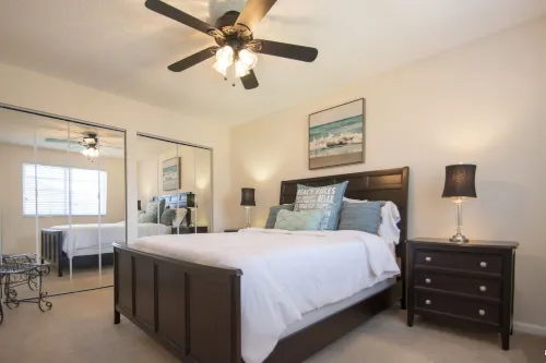 NOW AVAILABLE FOR SEASON!! 3/2 Tommy Bahama Unit Fully furnished, corner unit ! Các khách sạn ở Collier County