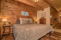 Summer Sizzle! Less Than 1 Mile to Parkway! Hot Tub!  Views! Hotels near Heartland Antiques & Collectibles