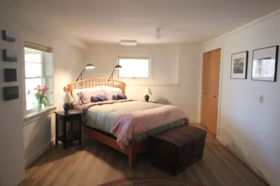 the Cape Lookout at Shore Haven,  4 bedrooms, 2 baths, sleeps 8, maybe 9 Hotels near Mt Desert Island