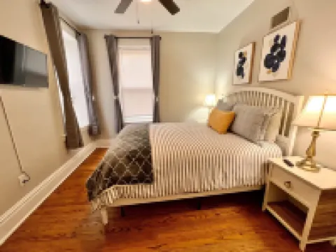 Spacious Shaw 2 Bedroom - Walk to Botanical Garden & Tower Grove - Pet Friendly  호텔