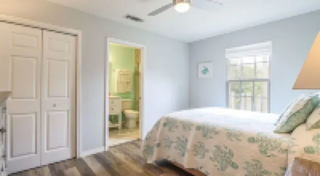 1 ACRE PRIVATE BEACH & PIER, FAMILY & PET FRIENDLY HOME