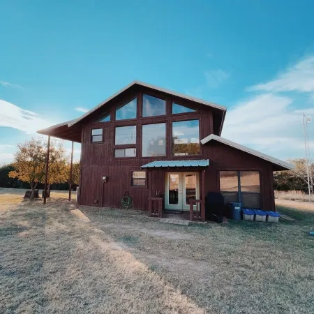 Mata'Zamo Cliffside Cabin, 1000 Acres Hiking Trails, Farm Animals, Family Fun!