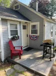 Cozy Cottage on Togus Pond Hotels near Lithgow Public Library