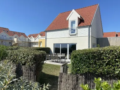 Holiday home "Au grand large" with sea view, within walking distance of the beach Hotels near Le Speranza