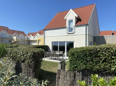 Holiday home "Au grand large" with sea view, within walking distance of the beach