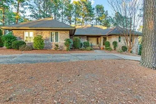 Autumn in Pinehurst! 5BR/5.5Bth Sleeps 16 Gorgeous Remodeled home on 13th tee