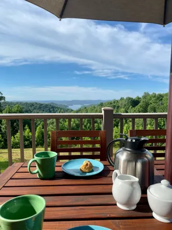 Creekview Manor - Dale Hollow Lake with amazing views only minutes to docks