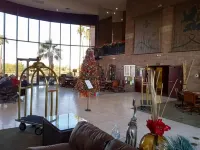Fully furnished condo adjacent to golf course. 2 minute walk the London Bridge