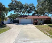 Newly renovated, family and dogs friendly home, 5 miles from the Venice beach!