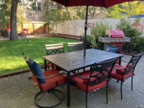 Historic Queen Anne Victorian in the Heart of Windsor Hotels in Windsor