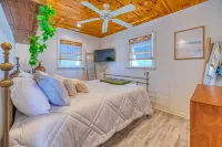 The Salty Snail - Oceanfront Cottage Hotels near Topsail Beach fishing pier